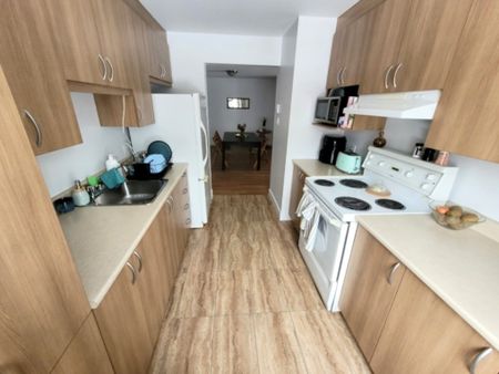 4½ à louer à Sherbrooke – Secteur Mont-Bellevue & Université - Photo 4