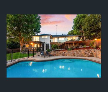 Large Family Home With Sparkling Pool - Photo 6
