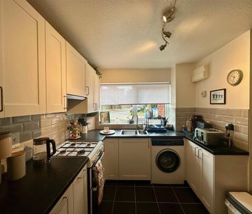 2 bedroom semi-detached house to rent - Photo 4