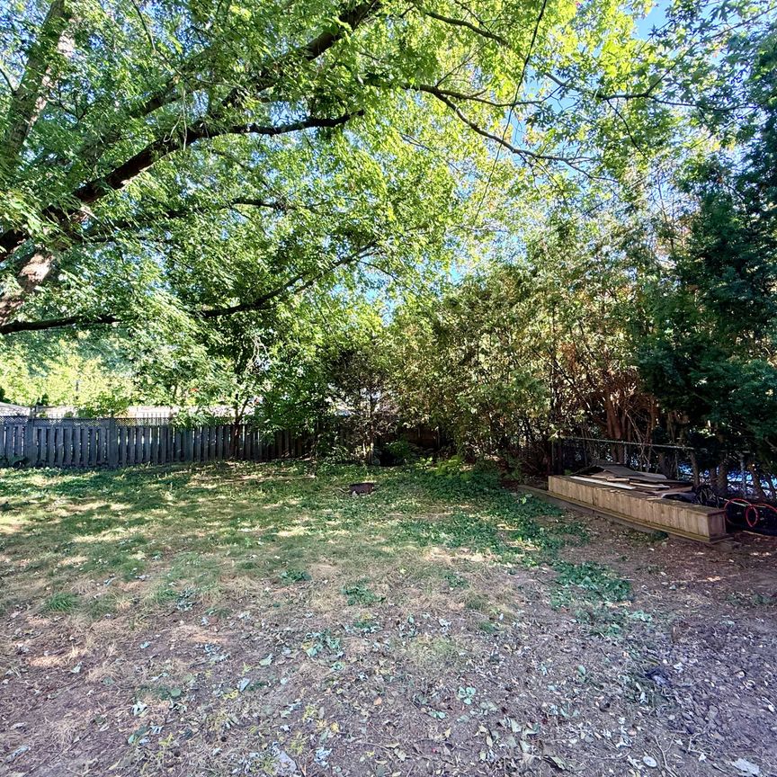 For Lease - 4070 Lorraine Crescent, Burlington, Ontario - Photo 1