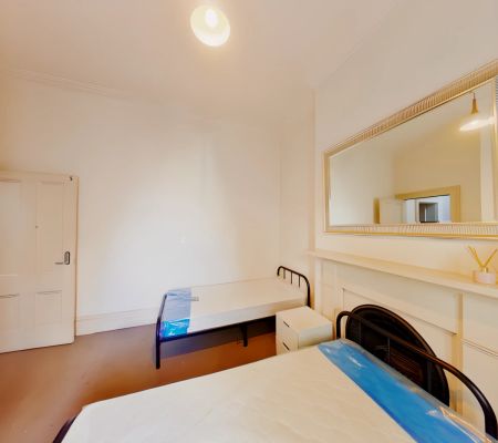 Room 5 Bed 2 (twin) - Photo 4