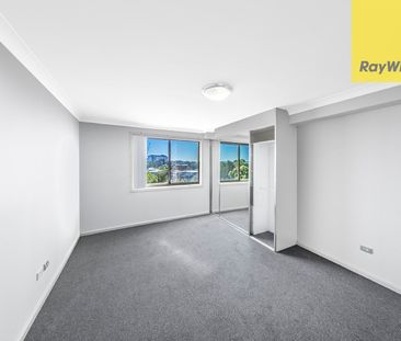 Beautifully Enhanced 2 Bedroom Apartment! - Photo 1