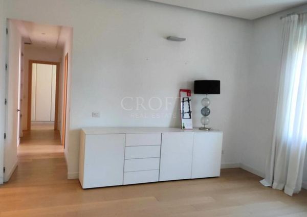 Parioli-Piazza delle Muse: Restored 3 bedroom, 3 Bath, spacious living, kitchen, balcony, near park, master bed & 2 single bedrooms. Ref 1045