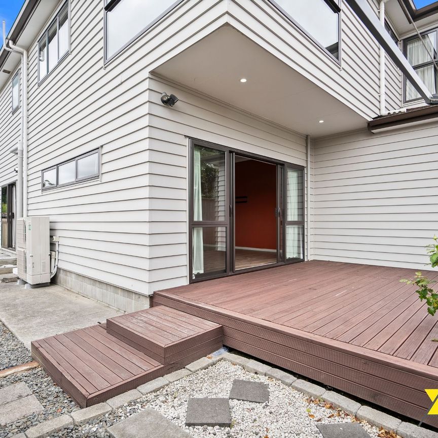 Spacious 5-Bedroom Home with Versatile Living Spaces - Photo 1