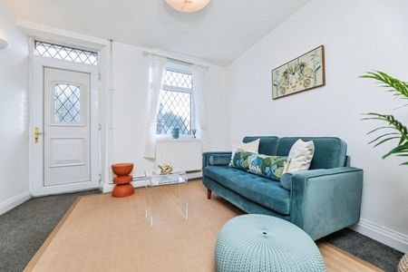 2 bedroom House To Let - Photo 2