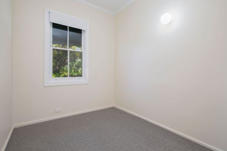New Renovated 3 Bedroom, only 2.5kms to Merewether Beach! - Photo 2