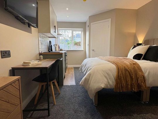 6 bedroom house of multiple occupation to rent - Photo 1