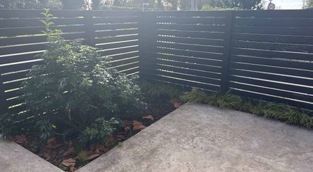 Cozy Two Bedroom Townhouse - Photo 4