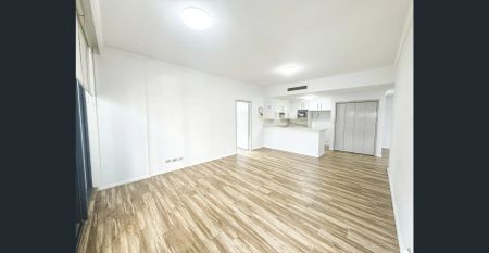 Generously Sized 2 Bedroom Apartment Penthouse - Photo 2