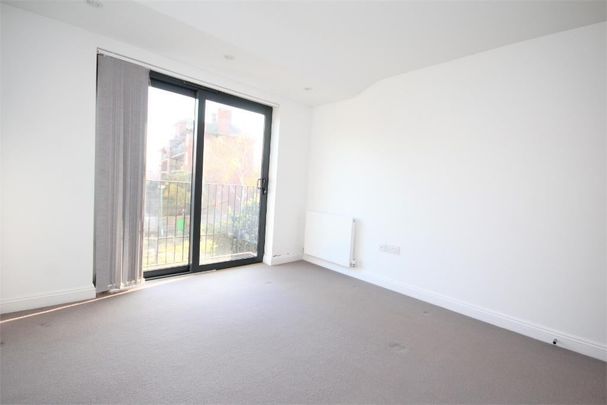 2 Bed Flat, Birnam Road, N4 - Photo 1
