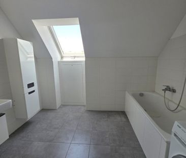 Kleine 3-Raum-Dachgeschosswohnung mit großer Terrasse(15 m²) in Lin... - Photo 2