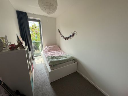 Lichtrijk appartement met 2 slaapkamers, ingerichte keuken en fietsenstalling! - Photo 4