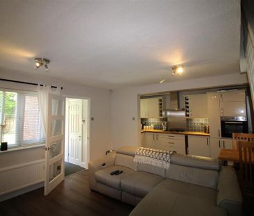 2 bedroom semi-detached house to rent - Photo 5