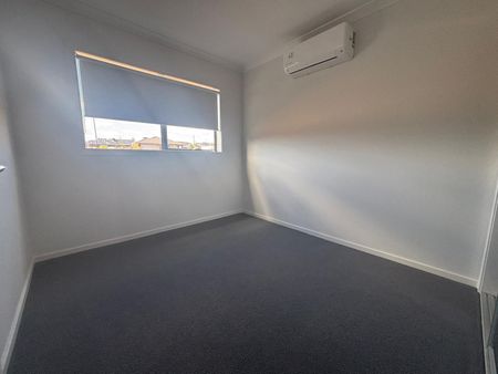 Spacious 3-Bedroom Home with 2 Bathrooms and Secure Garage Available for Lease - Photo 4