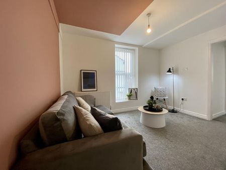3 bedroom flat to rent - Photo 5