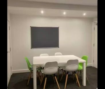 Room in a Shared House, Crescent, M5 - Photo 1