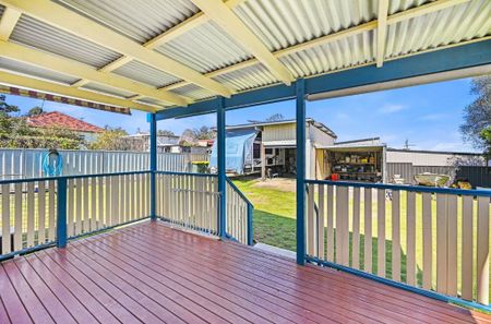 FAMILY LIVING IN THE HEART OF TOWN - Photo 4