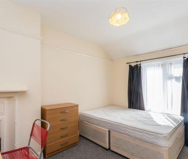 4 bedroom terraced house to rent - Photo 5