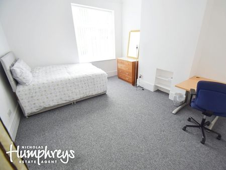 The Parkway, Shelton, Stoke-On-Trent, ST1 - Photo 2