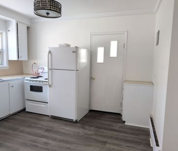 For Lease - 289 The Queensway Avenue, Georgina, Ontario - Photo 2