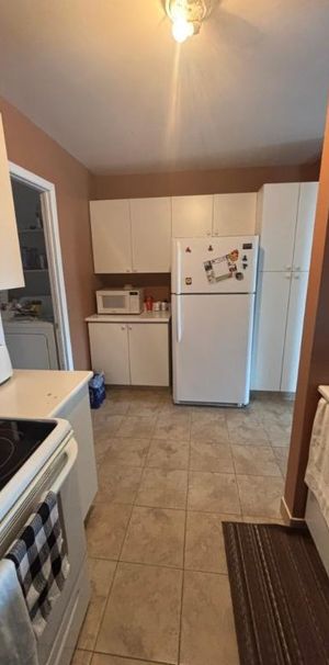 À Laval, un grand 4 1/2 à louer, disponible le 1er janvier ou avant - Photo 1