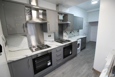 1 bedroom in a house share to rent - Photo 3