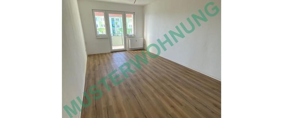 Sanierte 3 Raum Wohnung mit Dusche und Balkon mit tollem Ausblick! - Foto 1