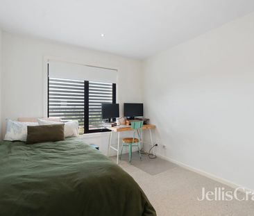 Contemporary Comfort with Sweeping Views - Photo 3