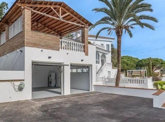 6 bedroom luxury Villa for rent in Marbella Del Este, Spain - Photo 1