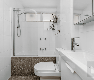 Renovated Apartment in Seddon - Photo 1