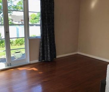 LONG DRIVE - 2 BEDROOM HOUSE - Photo 3