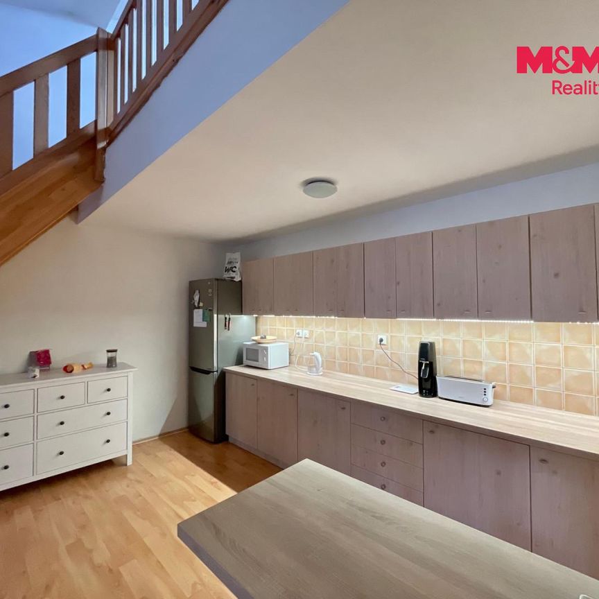 Pronájem bytu 1+kk a garsoniéry 67 m² - Fotografie 1