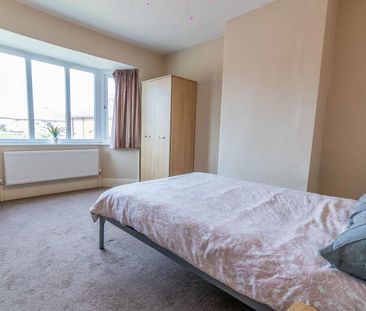 32 Tranby Avenue - Photo 2