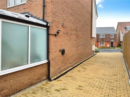 3 bedroom semi-detached house to rent - Photo 3