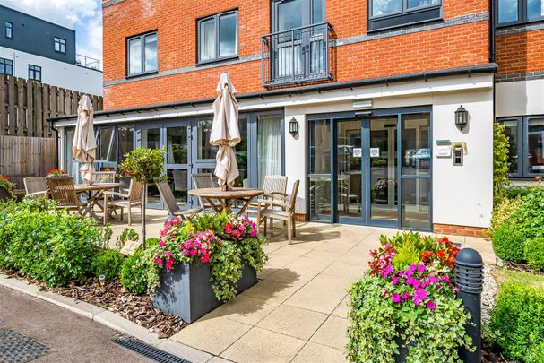 Oscar Lodge, Aylesbury - Photo 1