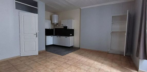 Studio à louer CIVRAY - Photo 2