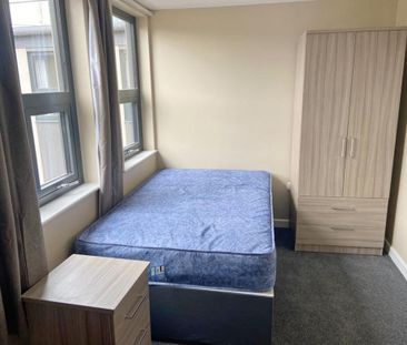 1 bedroom in a flat share to rent - Photo 6