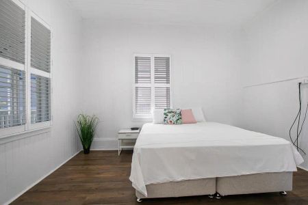 “Cute Renovated Cottage in Superb Location” - Photo 5