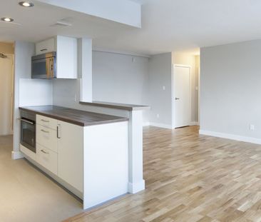 551 Eglinton Avenue East - Photo 4