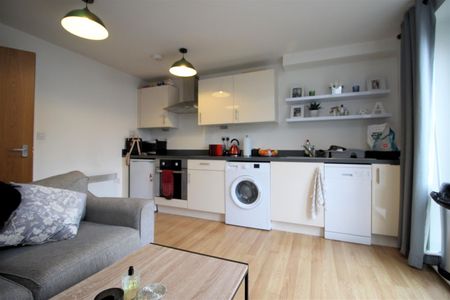 Rosemount Avenue, West Byfleet, Surrey, KT14 6LB - Photo 3