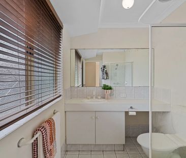 Spacious Family home with Side Access & A Large Shed - Photo 5