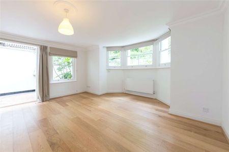This bright and modern two bedroom apartment on one of the most prestigious garden squares in South Kensington. - Photo 2