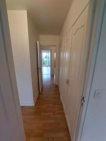 Location Appartement 3 pièces 64m² ST MAUR DES FOSSES 94100 - Photo 5