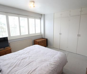 Craigmore Tower, Woking, Surrey, GU22 - Photo 5