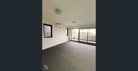 🏡 Luxury 3-Bedroom Apartment in Mascot | Prime Location, Modern Comfort, All-Inclusive Water! Available From 26/11/2025 To 05/02/2026. - Photo 4