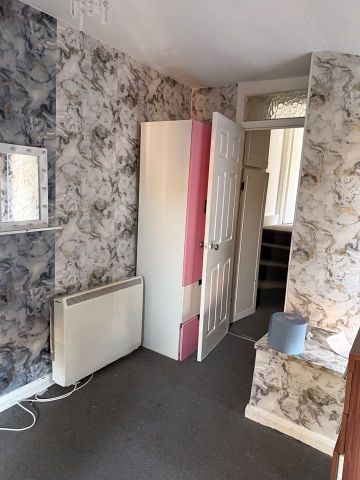 1 Bed Terraced House, Russell Street, LU1 - Photo 3