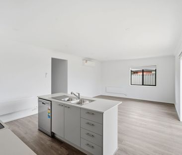 Brand new family home! - Photo 6