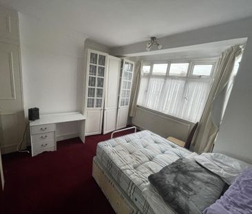 4 bedroom terraced house to rent - Photo 5