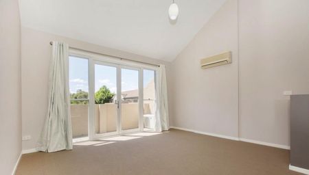18 Bluebell St, O'Connor ACT 2602 - Townhouse For Rent | Domain - Photo 5