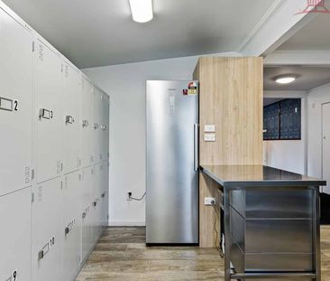 Room for rent in popular boarding house! - Photo 3